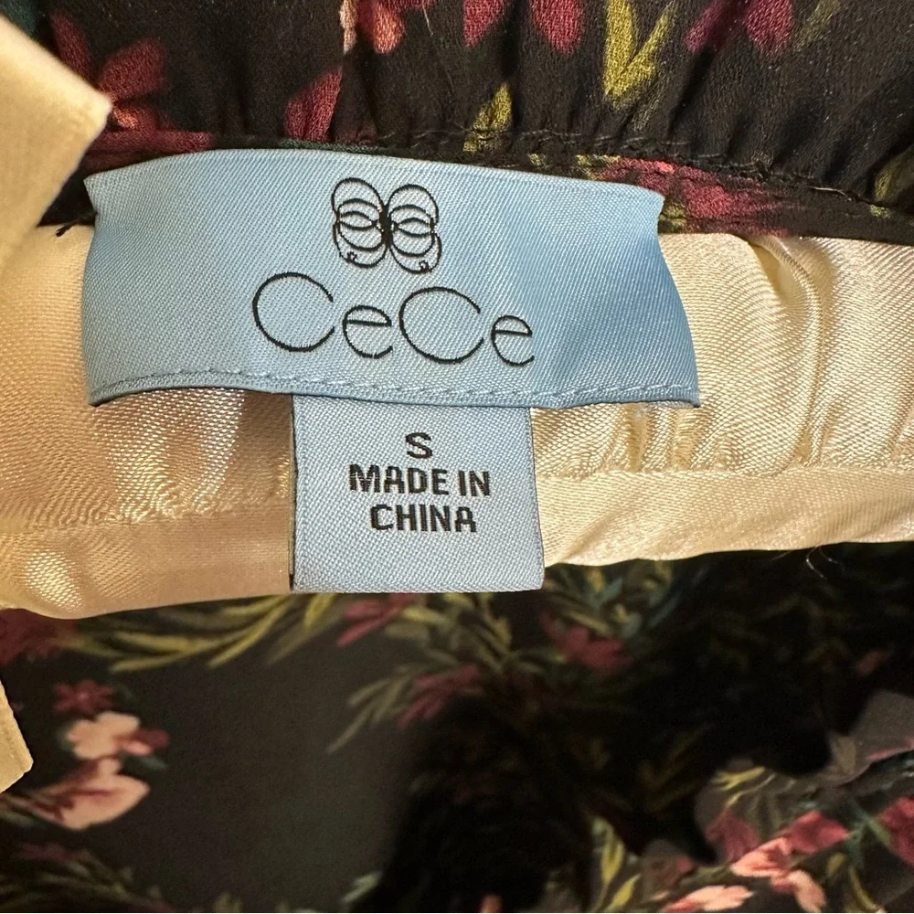 CeCe Women’s Floral Print Ruffled V-Neck Button Front Blouse - Picture 11 of 15